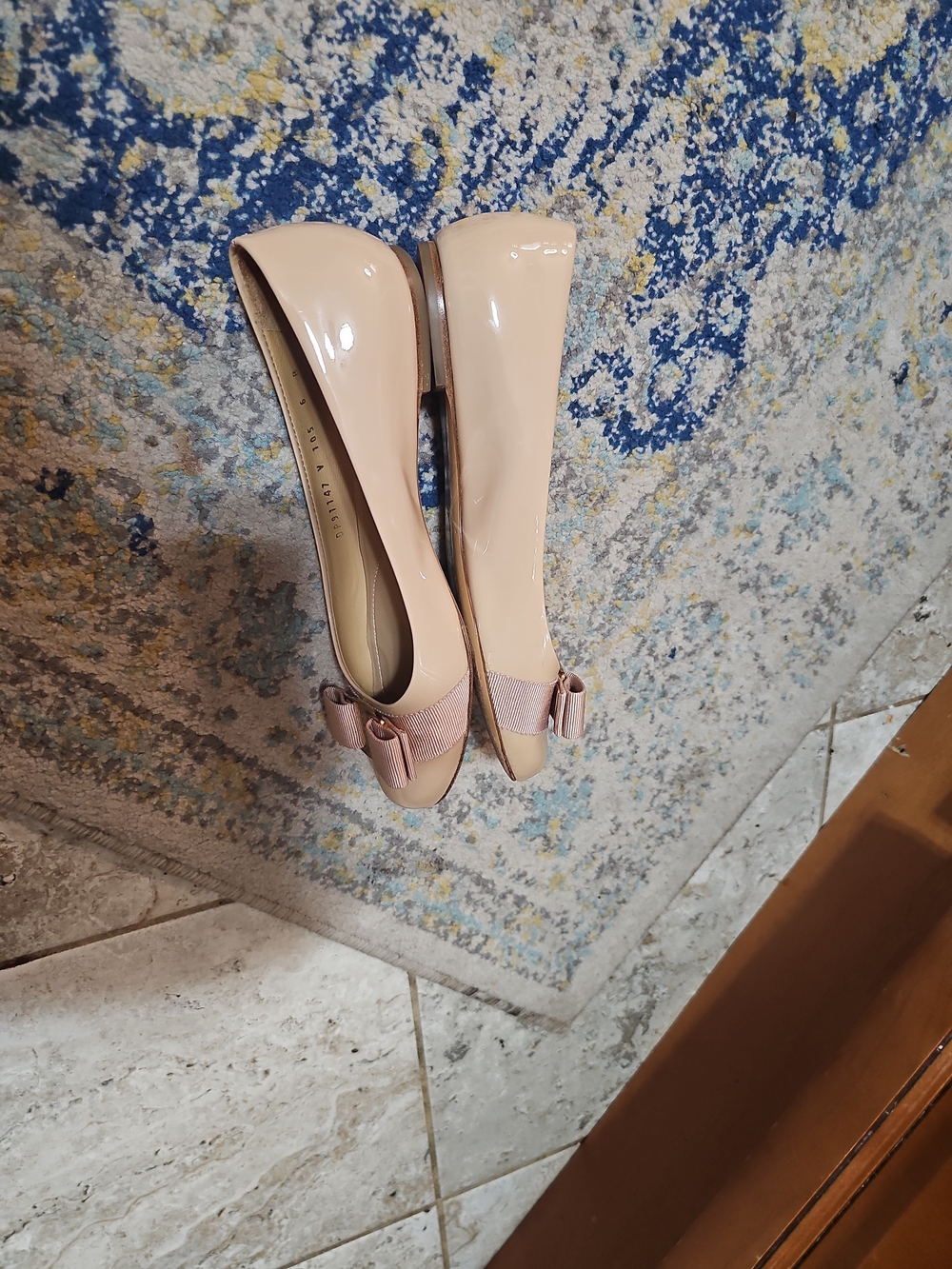 FERRAGAMO Varina Patent Leather Ballet Flats Size 6B - Picture 9 of 10